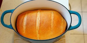 Rețetă pâine albă de casă, simplă și pufoasă în vasul de fontă emailată Crock-pot by Mihai Gătește