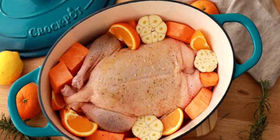 Rețetă rață la cuptor cu cartofi dulci, morcovi și portocale la vasul din fontă emailată de 6.6L Crock-Pot by Bucătar Maniac