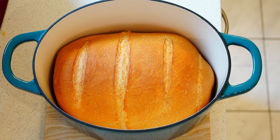 Rețetă pâine albă de casă, simplă și pufoasă în vasul de fontă emailată Crock-pot by Mihai Gătește