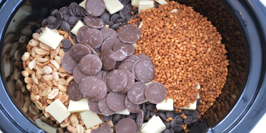 Rețetă bomboane cu ciocolată și alune la slow cookerul Crock-pot 5.6L Digital TimeSelect by Rețete Papa Bun