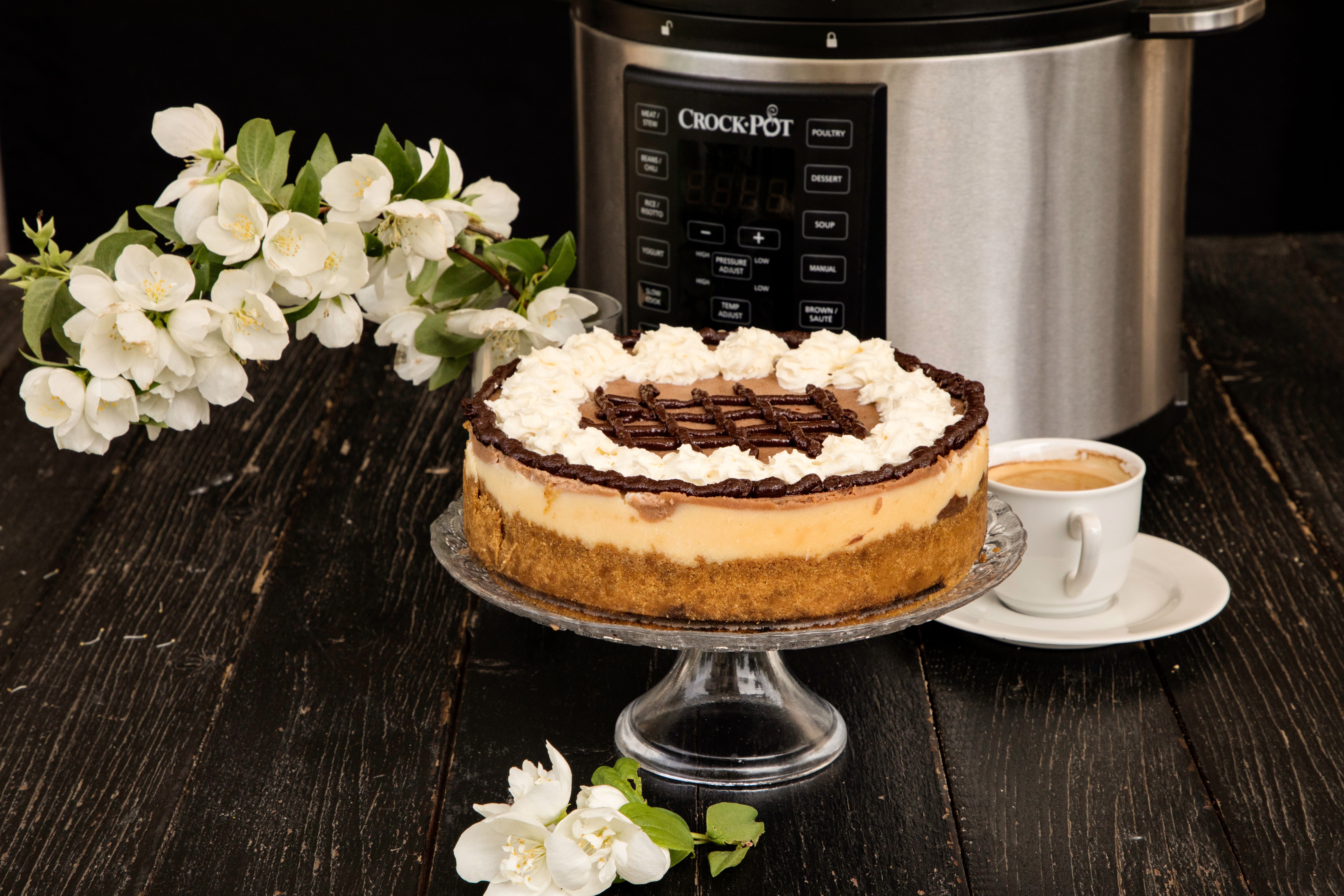 Reteta Cheesecake cu ciocolata in trei culori la Multicooker-ul Crock-Pot Express cu gatire sub presiune by divainbucatarie.ro