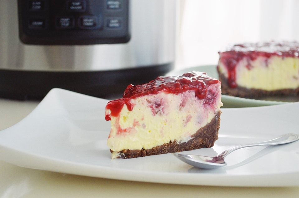 Cheesecake cu zmeură la Multicooker-ul Crock Pot Express cu gătire sub presiune by Rețete Papa Bun