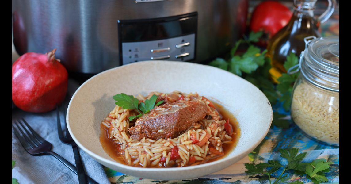 Rețetă Giouvetsi (Carne de vită cu legume și orzo) la slow cookerul
