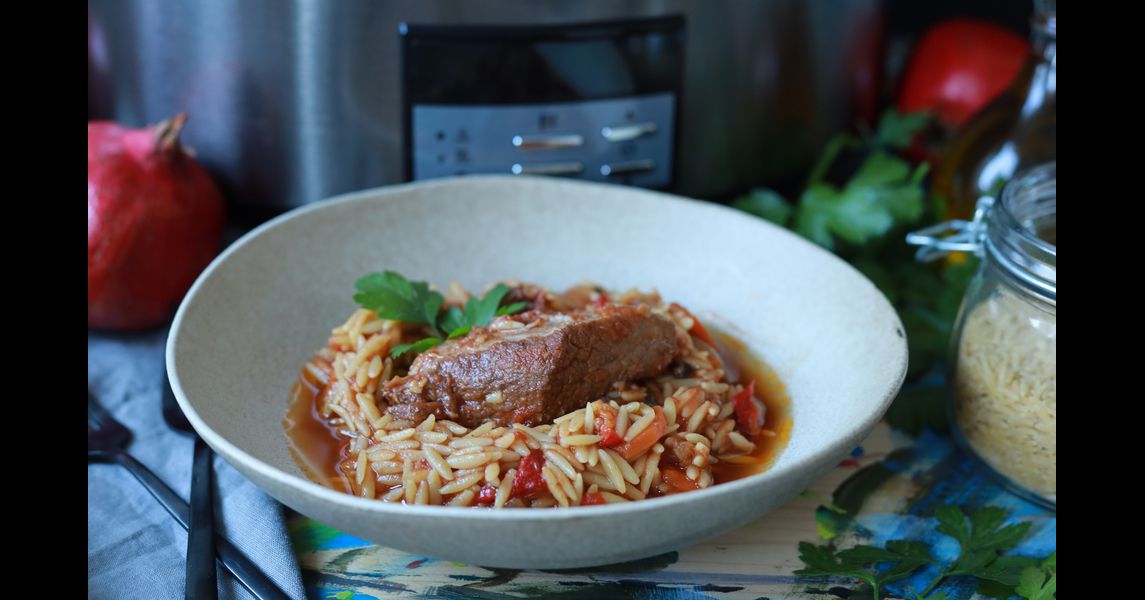 Rețetă Giouvetsi (Carne de vită cu legume și orzo) la slow cookerul