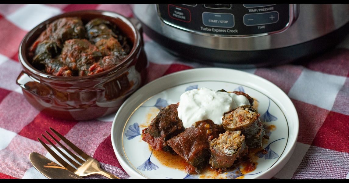 Rețetă sarmale în foi de viță la multicookerul Crockpot Turbo Express