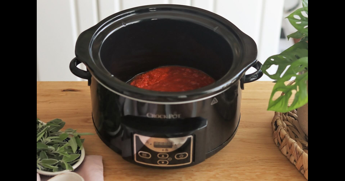 Rețetă pui cu suc de roșii la Slow Cooker 4.7L Digital Crockpot by Teos Kitchen din categoria Gătite