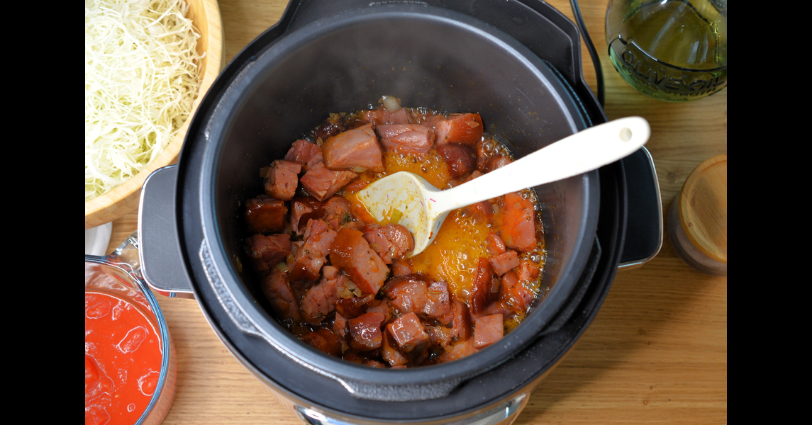 Rețetă varză scăzută cu ciolan afumat la Multicookerul Crockpot Turbo