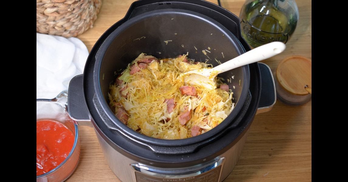 Rețetă varză scăzută cu ciolan afumat la Multicookerul Crockpot Turbo