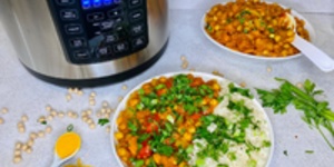 Rețetă curry vegetarian cu năut, dovlecel și cartof dulce la Express Multicooker cu gătire sub presiune Crock-Pot by nutritiesanatoasa