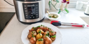Rețetă Mușchiuleț de porc cu cartofi și sos de usturoi cu pătrunjel la Multicookerul Crockpot Express by Prăjiturela