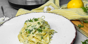 Rețetă paste cremoase cu lămâie și parmezan la Multicookerul Crockpot Turbo Express