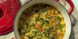Rețetă cartofi gratinați și broccoli cu smântână și mozzarella în vasul de fontă emailată Crock-Pot by Delicatese Baby Friendly