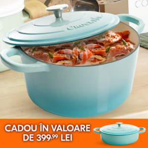 vas de fonta bleu pe masa cu mancare inauntru