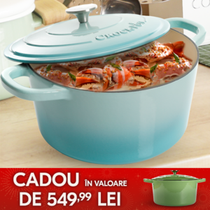 vas de fonta bleu pe masa cu mancare inauntru