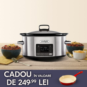 slow cooker crockpot 5,6L pe masa cu fundal de perete bej