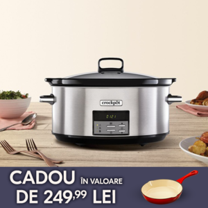 slow cooker crockpot 7,5L pe masa cu fundal de perete crem