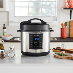 multicooker crockpot express pe masa