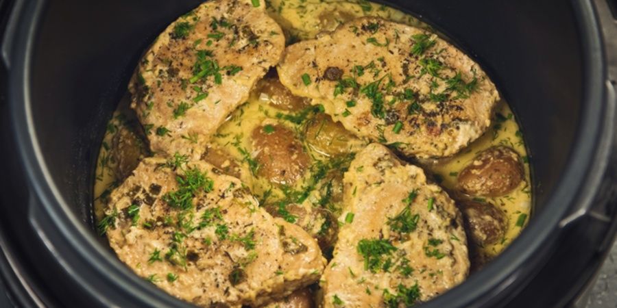 Rețetă cotlete de porc cu muștar și cartofi noi