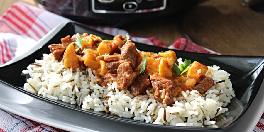 Rețetă tocaniță de vită cu cartofi dulci la Slow Cooker Crock-pot 4.7L Digital by Lecturi și Arome