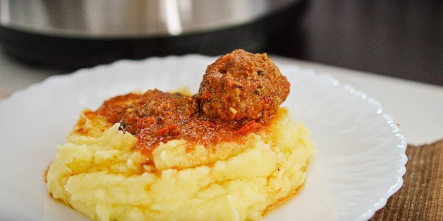 Rețetă chifteluțe umplute cu cascaval la Multicooker Crockpot Express cu Gătire Sub Presiune by Dulciuri Fel de Fel