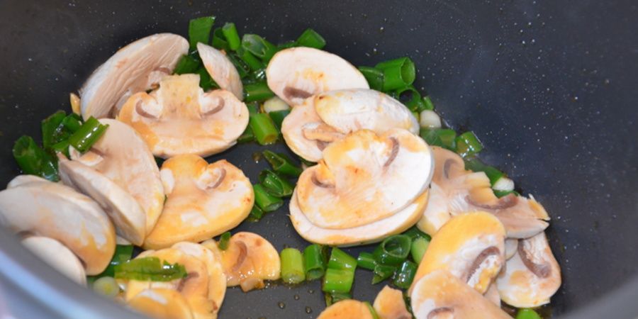 Rețetă piept de curcan în sos cremos de ciuperci la Multicookerul Crock-Pot Express cu gătire sub presiune by Bucate, Vorbe și Arome