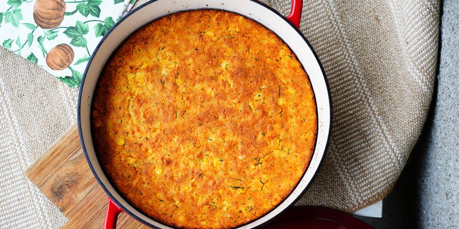 Rețetă cornbread cake (pâine cu mălai) pregătită de Mihai Gătește la vasul din fontă emailată 4.7L Crock-pot