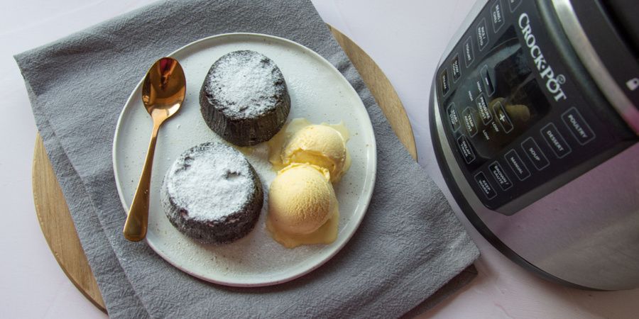Rețetă lava cake/vulcan de ciocolată la Express Multicooker cu gătire sub presiune by Madeline.ro