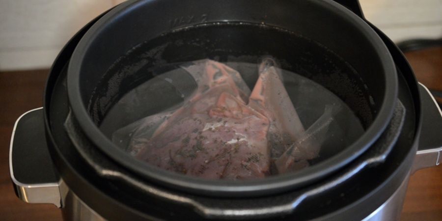 Rețetă pulpă de vită gătită sous vide la Multicookerul Crock-pot Express Turbo by Rețete Papa Bun