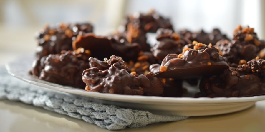 Rețetă bomboane cu ciocolată și alune la slow cookerul Crockpot 5.6L Digital TimeSelect by Rețete Papa Bun