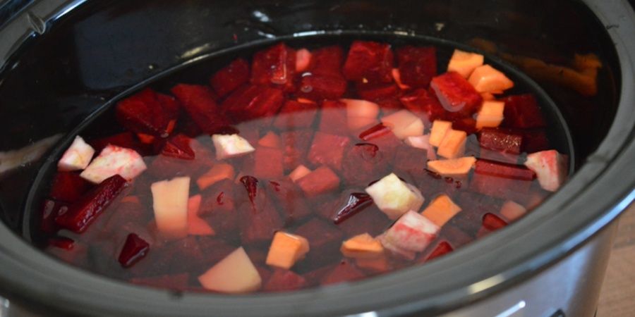 Rețetă supă cremă de sfeclă roșie la Slow Cookerul Crockpot 5.6L Digital TimeSelect by Rețete Papa Bun