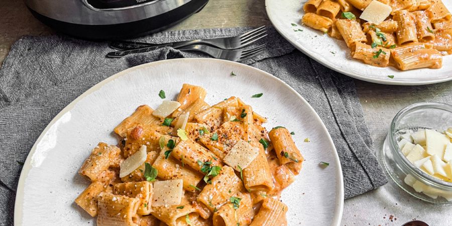 Rețetă paste cu gin (pasta alla gin) la Crock-pot Turbo Express by Daniel Breda