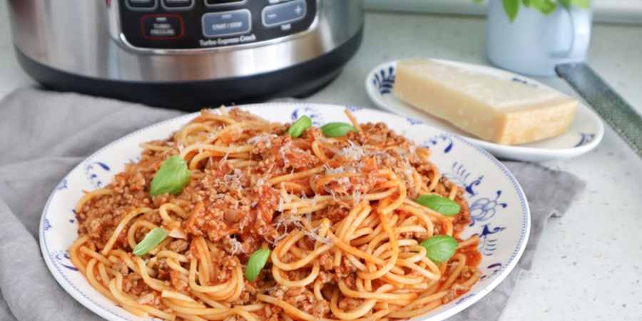 Rețetă paste bolognese cu sos la multicooker Turbo Express by Taste Bazaar