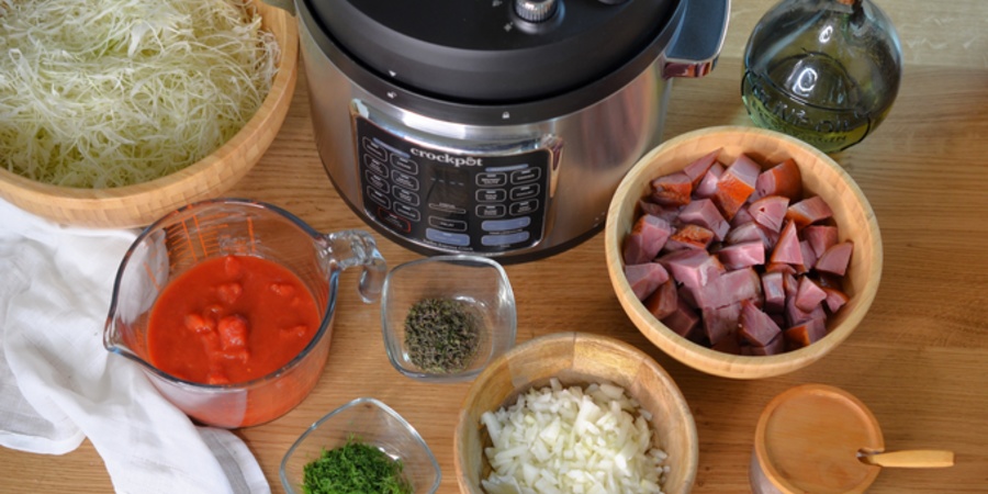 Rețetă varză scăzută cu ciolan afumat la Multicookerul Crock-pot Turbo Express by Teos Kitchen